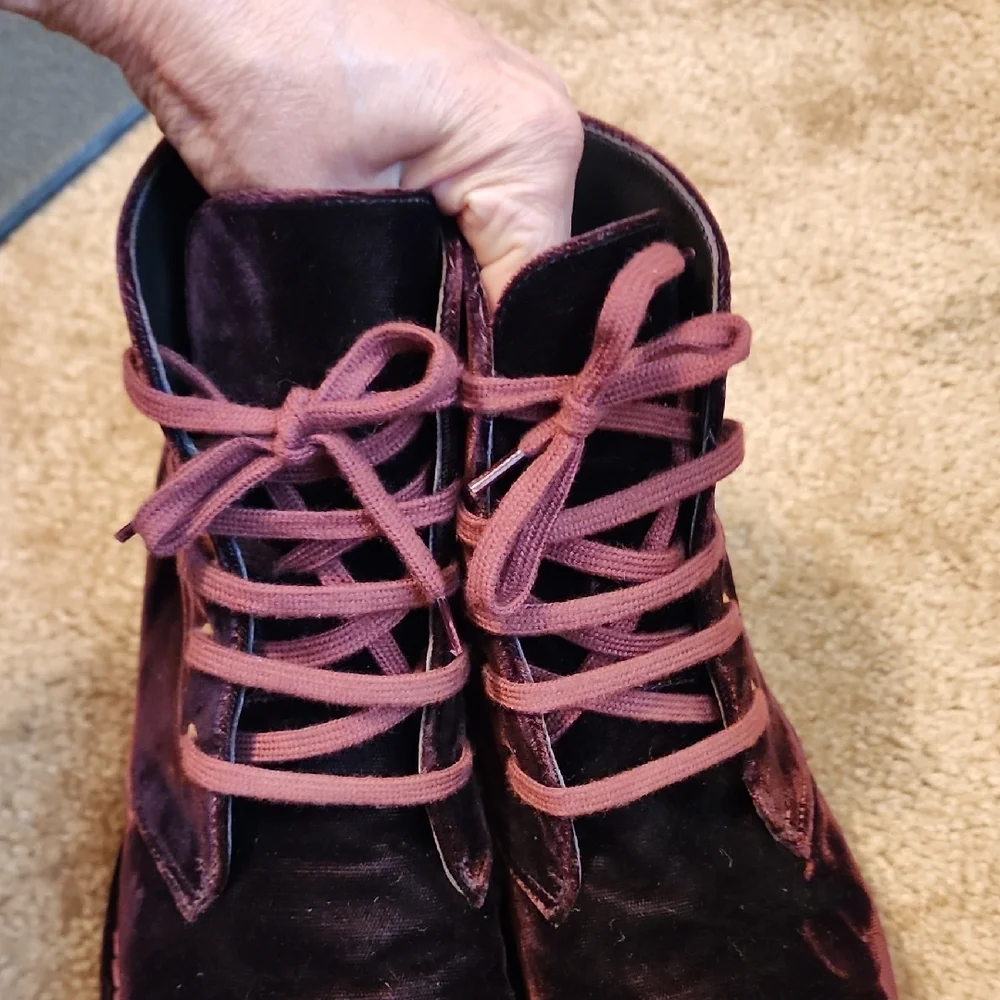 CHANEL Interlocking CC Logo Velvet Burgundy Lace-up Boots - Picture 4 of 14